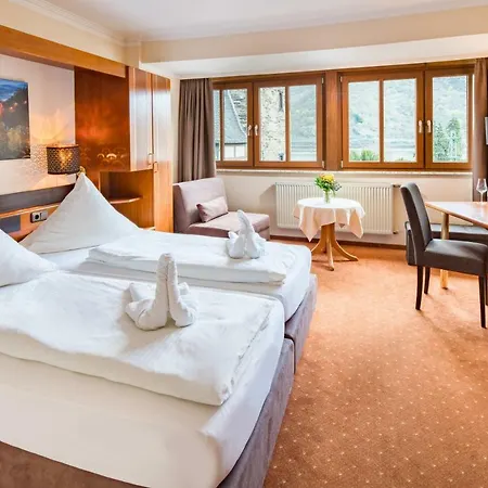 מלון Bacharacher Hof 3*